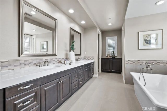 12 Spanish Moss, Irvine, CA 92602