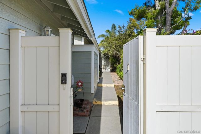 1998 Cambridge Ct, Vista, CA 92081