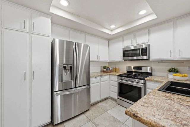 1998 Cambridge Ct, Vista, CA 92081