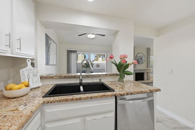 1998 Cambridge Ct, Vista, CA 92081