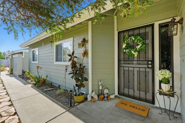 1998 Cambridge Ct, Vista, CA 92081