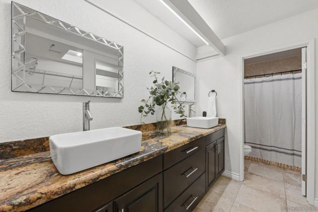 1998 Cambridge Ct, Vista, CA 92081