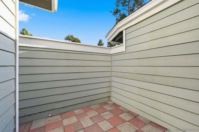 1998 Cambridge Ct, Vista, CA 92081