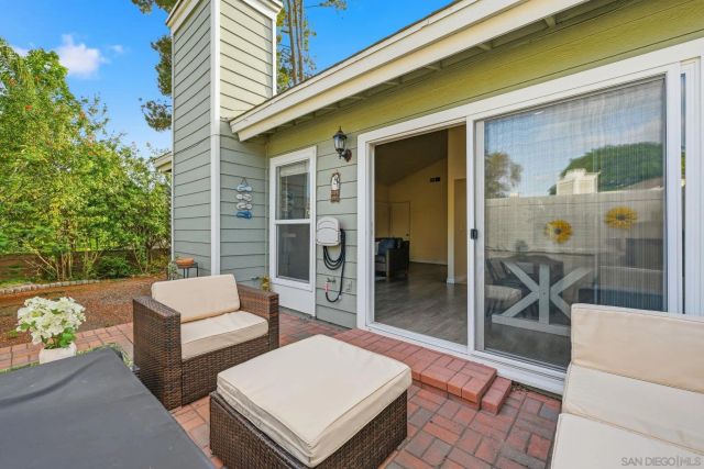 1998 Cambridge Ct, Vista, CA 92081