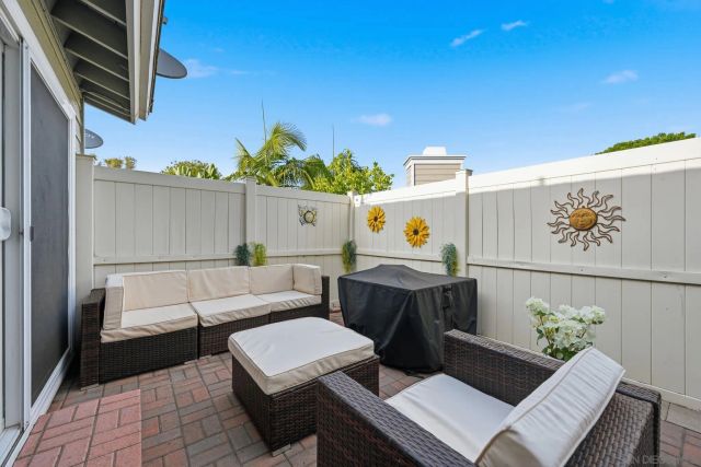 1998 Cambridge Ct, Vista, CA 92081