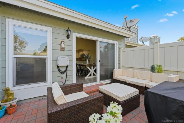 1998 Cambridge Ct, Vista, CA 92081