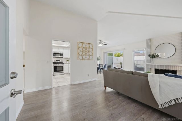 1998 Cambridge Ct, Vista, CA 92081