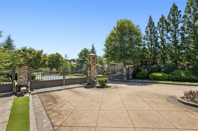 1070 Stonegrove Lane, Roswell, GA 30075