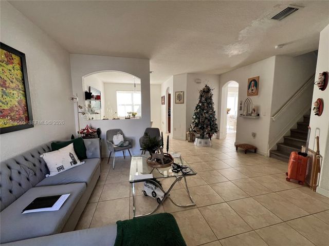 11028 NW 87th Ln, Doral, FL 33178