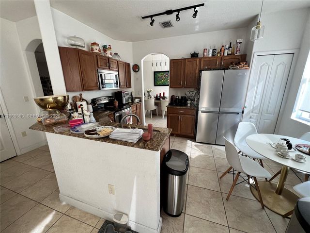 11028 NW 87th Ln, Doral, FL 33178