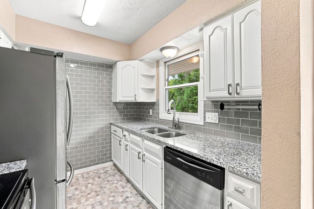 1709 Kenyon Avenue, Des Moines, IA 50315