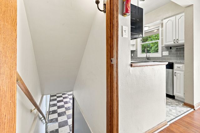 1709 Kenyon Avenue, Des Moines, IA 50315