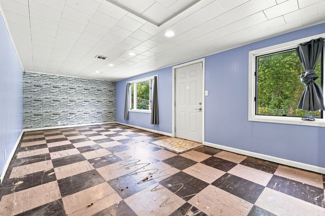 1709 Kenyon Avenue, Des Moines, IA 50315