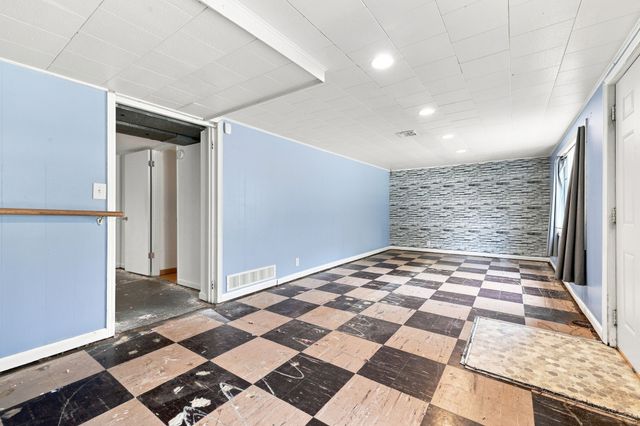 1709 Kenyon Avenue, Des Moines, IA 50315