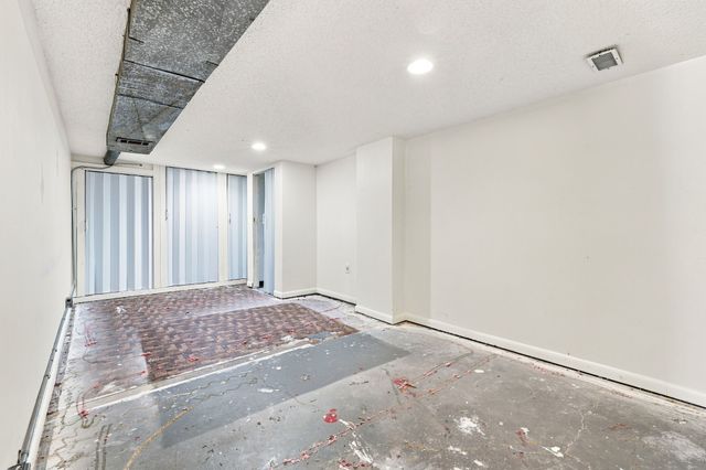1709 Kenyon Avenue, Des Moines, IA 50315