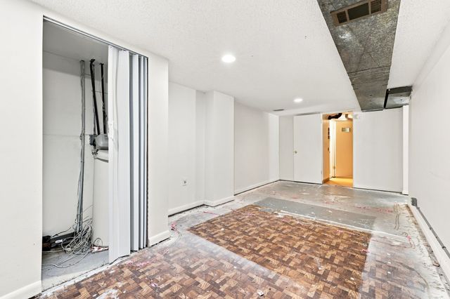 1709 Kenyon Avenue, Des Moines, IA 50315