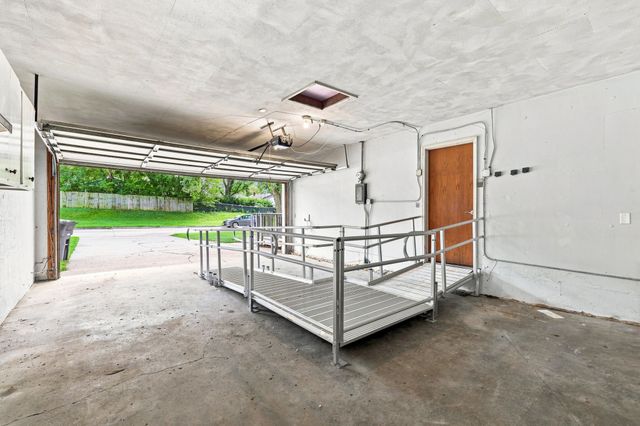 1709 Kenyon Avenue, Des Moines, IA 50315