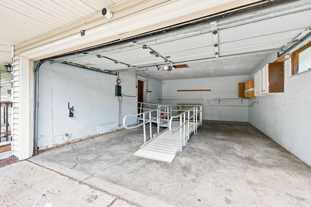 1709 Kenyon Avenue, Des Moines, IA 50315