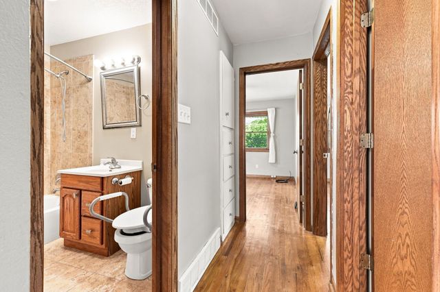 1709 Kenyon Avenue, Des Moines, IA 50315