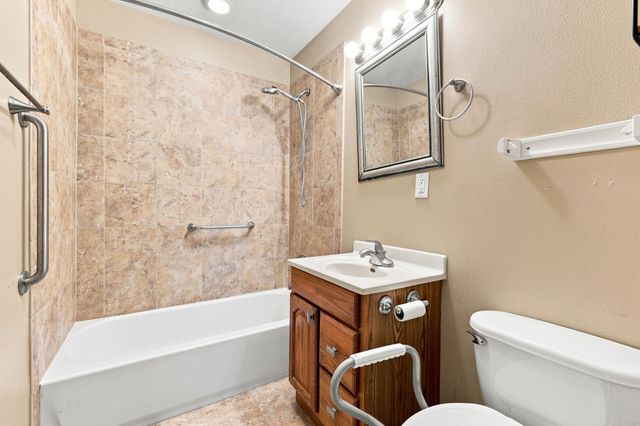 1709 Kenyon Avenue, Des Moines, IA 50315