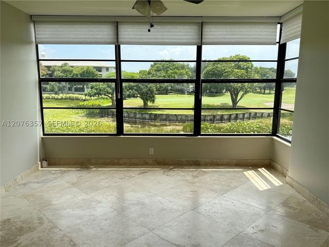 1520 Whitehall Dr 206, Davie, FL 33324