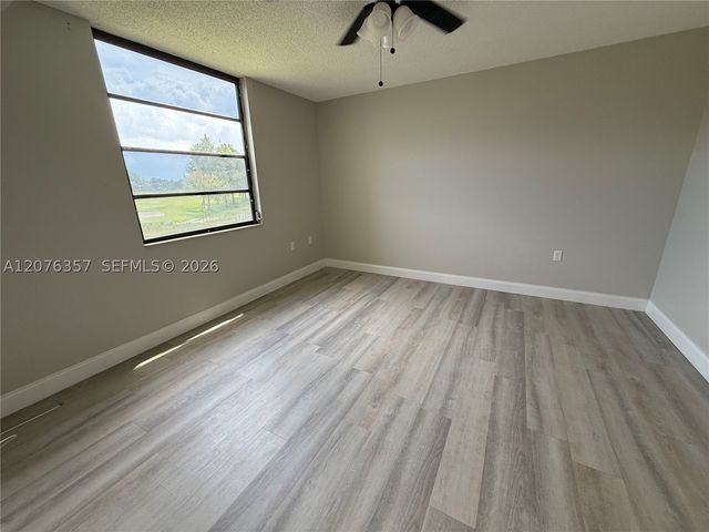 1520 Whitehall Dr 206, Davie, FL 33324