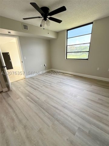 1520 Whitehall Dr 206, Davie, FL 33324
