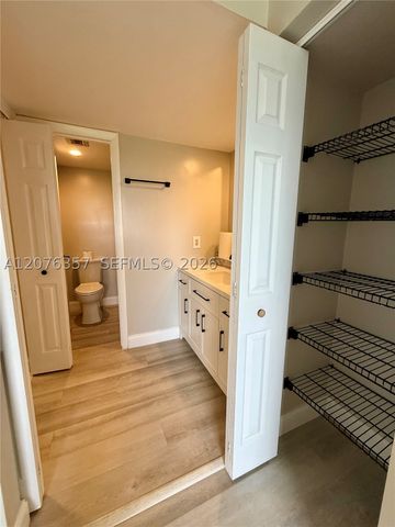 1520 Whitehall Dr 206, Davie, FL 33324