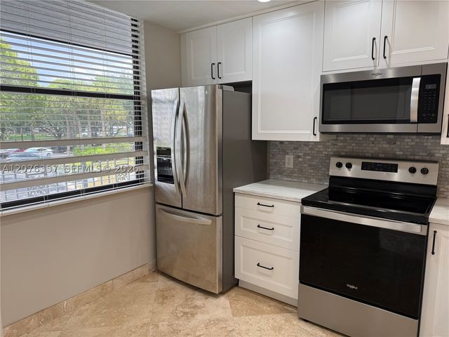 1520 Whitehall Dr 206, Davie, FL 33324