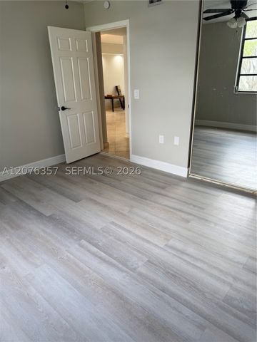 1520 Whitehall Dr 206, Davie, FL 33324