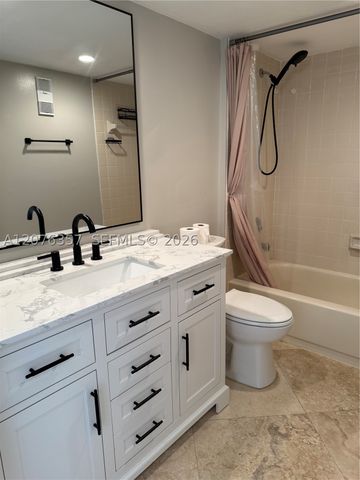 1520 Whitehall Dr 206, Davie, FL 33324