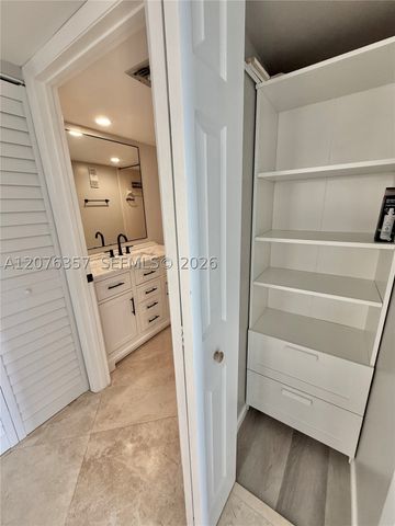 1520 Whitehall Dr 206, Davie, FL 33324