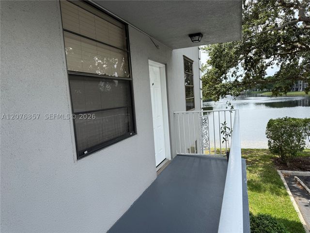 1520 Whitehall Dr 206, Davie, FL 33324