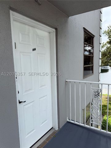 1520 Whitehall Dr 206, Davie, FL 33324