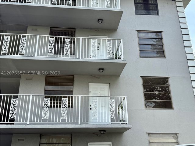 1520 Whitehall Dr 206, Davie, FL 33324