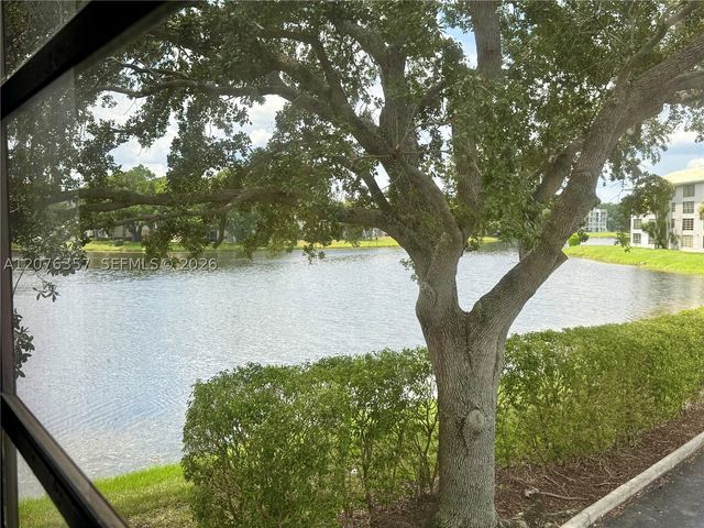 1520 Whitehall Dr 206, Davie, FL 33324