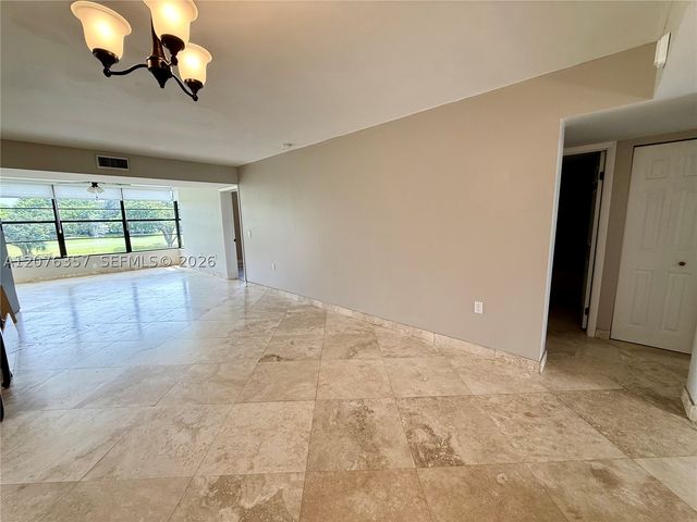 1520 Whitehall Dr 206, Davie, FL 33324