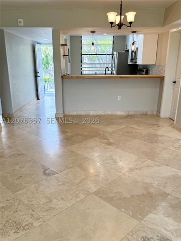 1520 Whitehall Dr 206, Davie, FL 33324