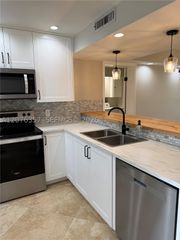 1520 Whitehall Dr 206, Davie, FL 33324