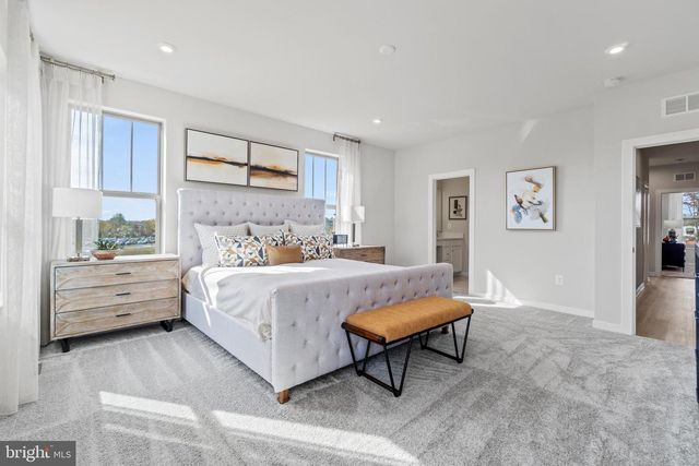 1105B DABNEY DR, Manassas Park, VA 20111