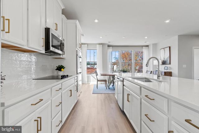 1105B DABNEY DR, Manassas Park, VA 20111