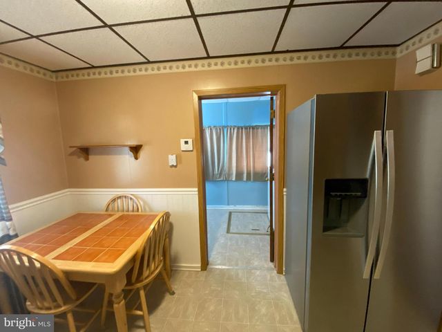 141 S NICHOLAS ST, Saint Clair, PA 17970