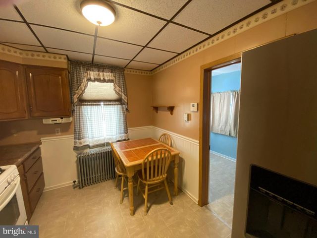 141 S NICHOLAS ST, Saint Clair, PA 17970