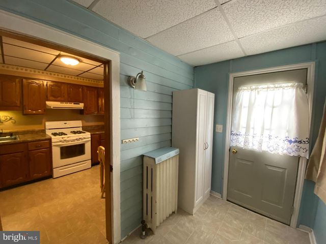 141 S NICHOLAS ST, Saint Clair, PA 17970