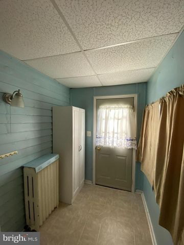 141 S NICHOLAS ST, Saint Clair, PA 17970