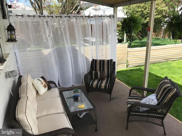 141 S NICHOLAS ST, Saint Clair, PA 17970