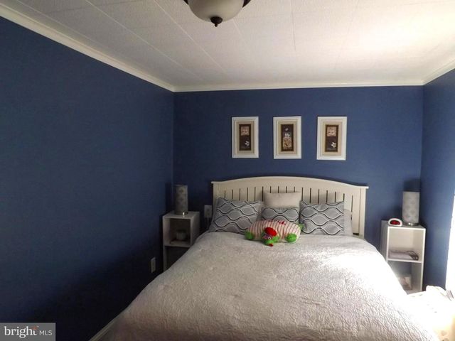 141 S NICHOLAS ST, Saint Clair, PA 17970