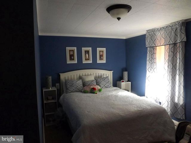 141 S NICHOLAS ST, Saint Clair, PA 17970