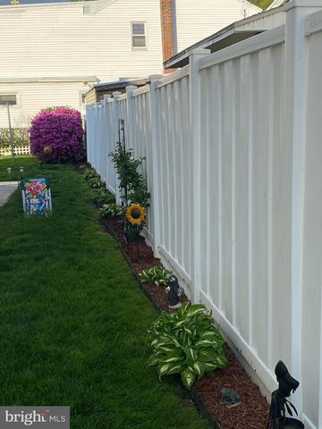 141 S NICHOLAS ST, Saint Clair, PA 17970