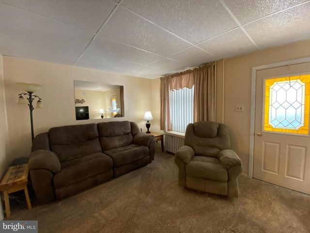 141 S NICHOLAS ST, Saint Clair, PA 17970